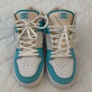 DC women’s Manteca Mid- top shoes